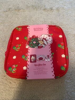NWT Strawberry Shortcake Red Floral Spa Glow Set Pouch
